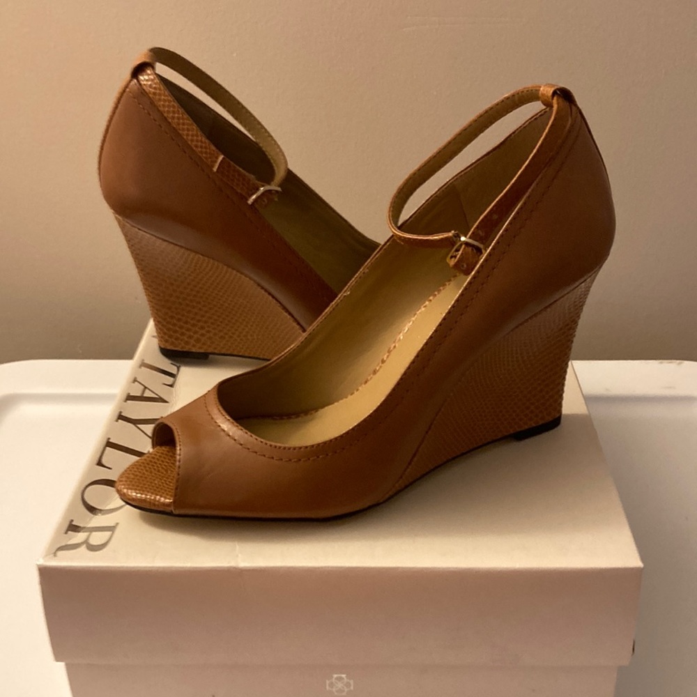 Ann Taylor leather peep toe wedge (size 7)
